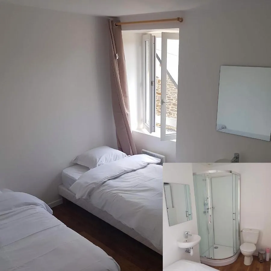 Chambres / Bedroom Pleine-Fougères 0*,  Francia