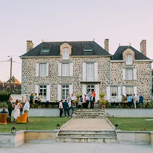 Bed & Breakfast Domaine Les Jardins Darsene, Tinténiac